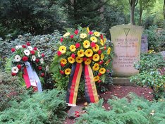 Kränze am Grab von Heiko Plöger