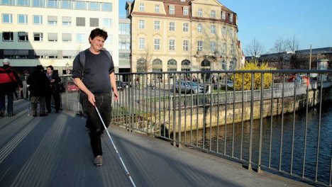 inklusion-mit-Blindenstock-Q.jpg