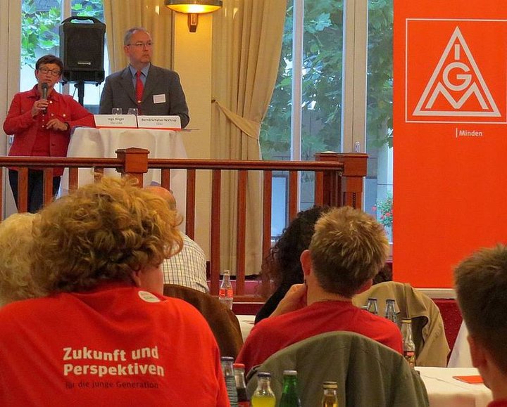 DIE LINKE kämpferisch durch Inge Höger repräsentiert DIE LINKE kämpferisch durch Inge Höger repräsentiert