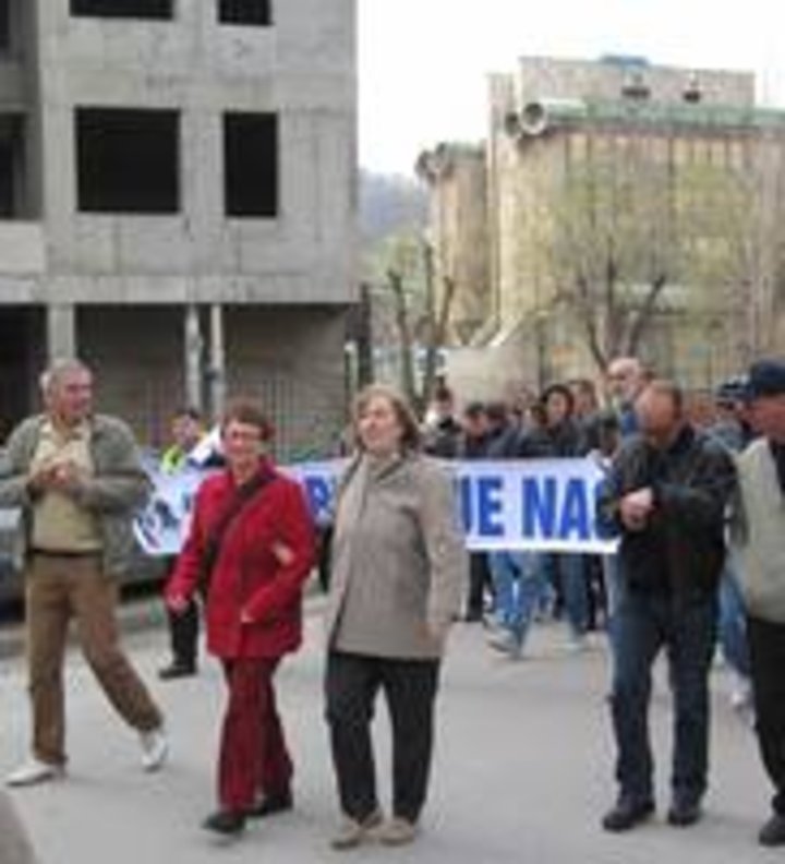 Inge Höger hat im März an eine Sozialprotestdemo in Tuzla (Bosnien-Herzegowina) teilgenommen. Inge Höger hat im März an eine Sozialprotestdemo in Tuzla (Bosnien-Herzegowina) teilgenommen.